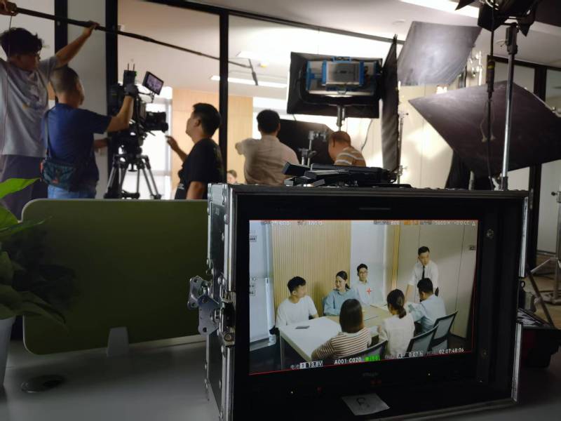 小金县TVC拍摄公司：科技产品视觉化大师，诠释未来感与功能美学